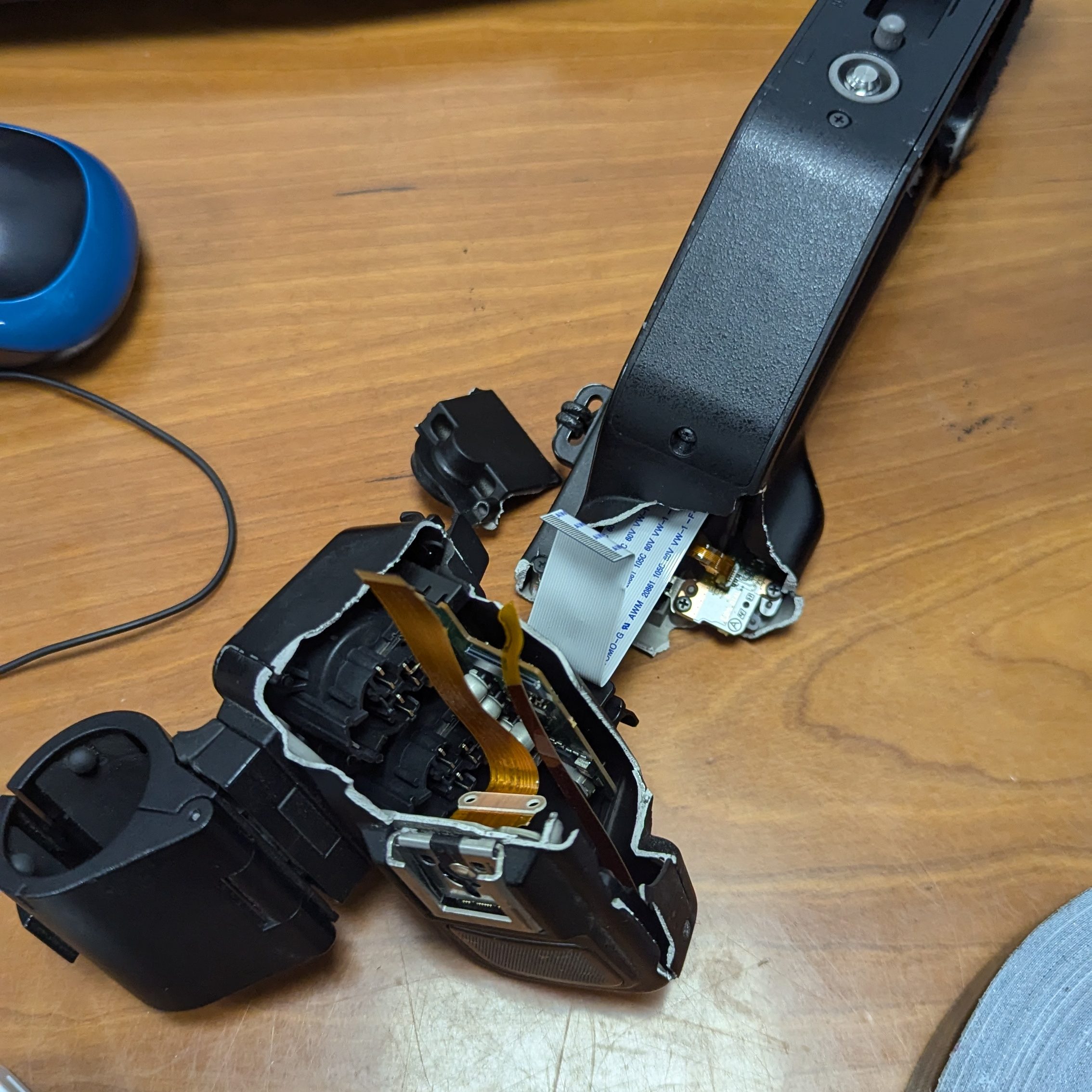 Sony FX6 handle – Electronics and sound input - Christo Montes